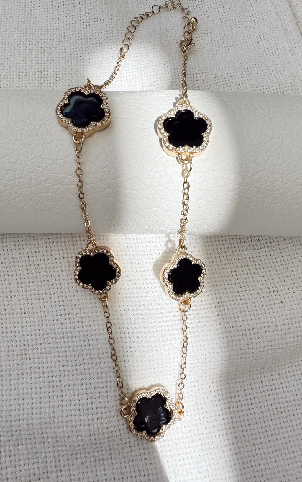 Black Clover Necklace with Zirconia – Bold & Lucky Sparkle
