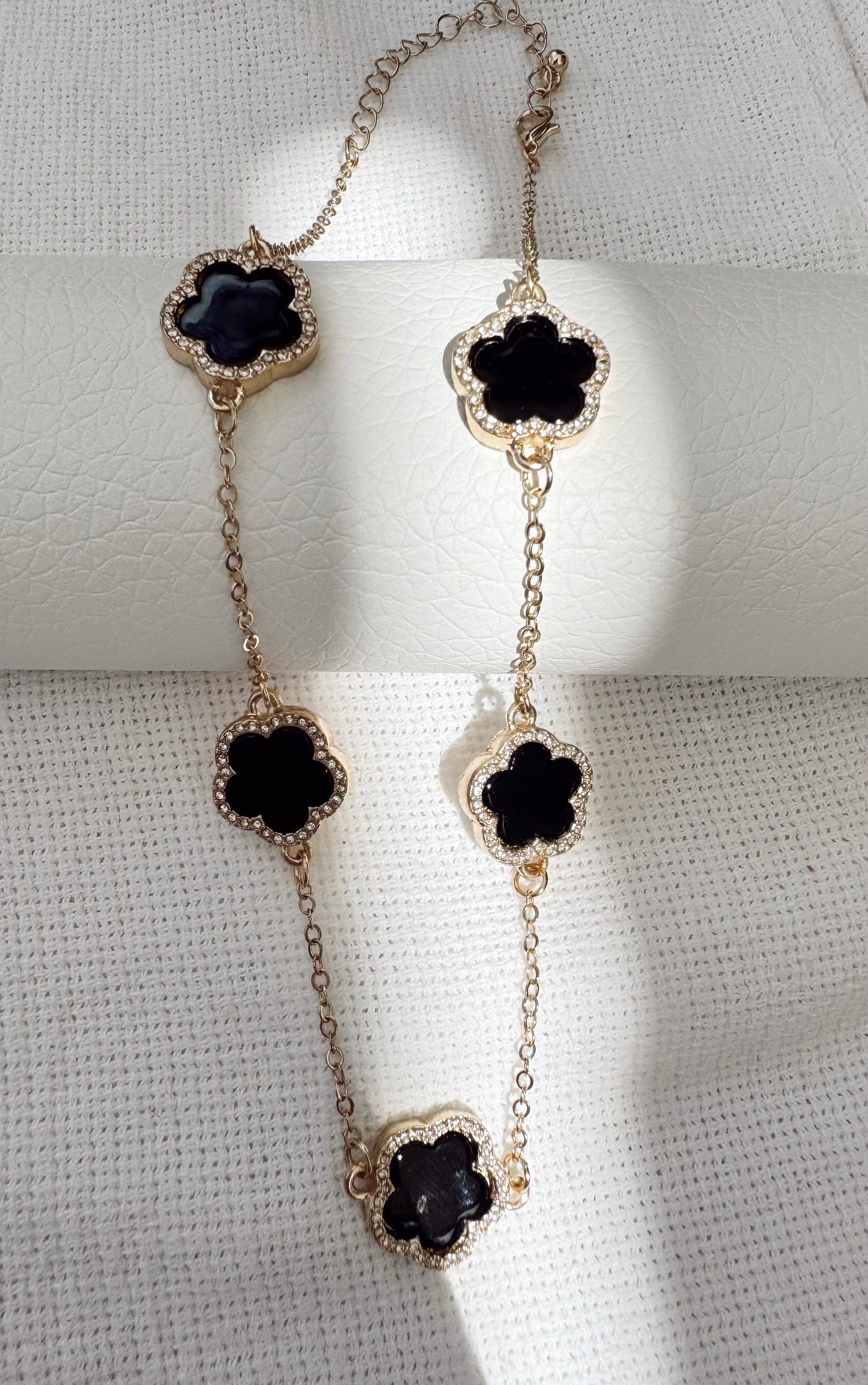 Black Clover Necklace with Zirconia – Bold & Lucky Sparkle