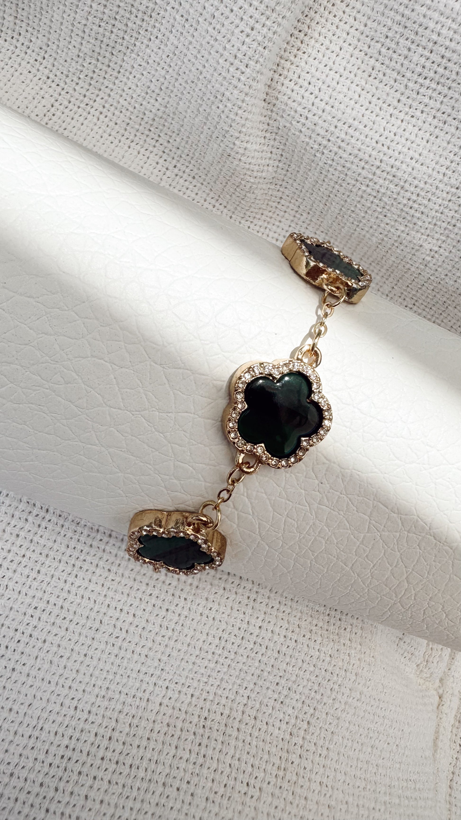 Green Clover Bracelet with Zirconia – Lucky Sparkle Edition